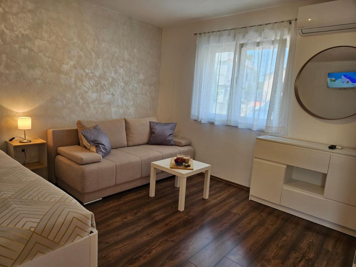 Apartmani Grzinic 罗维尼 外观 照片