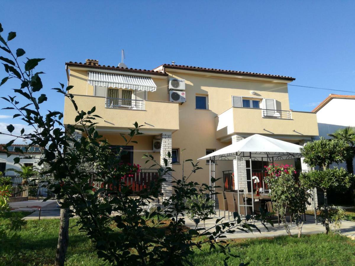 Apartmani Grzinic 罗维尼 外观 照片
